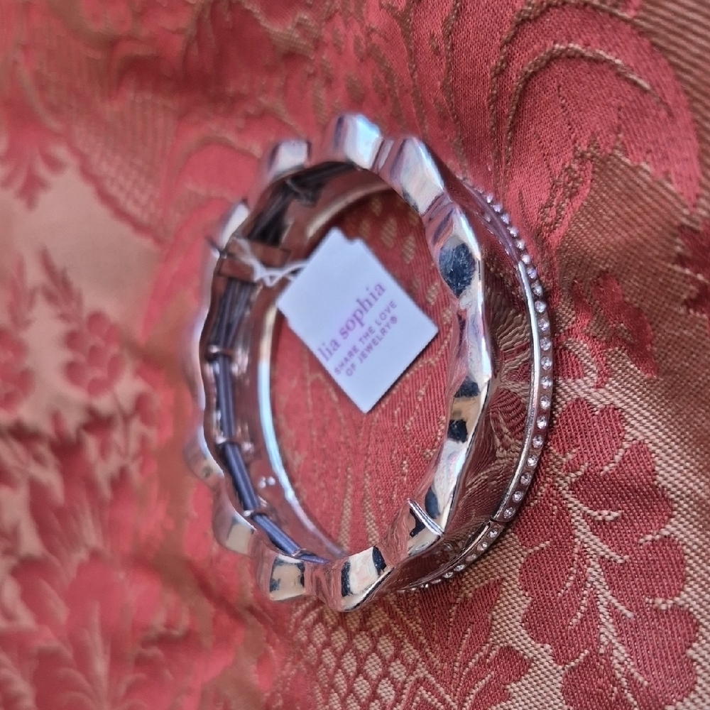 Lia Sophia Crown Silver Stretch Bracelet (J14)